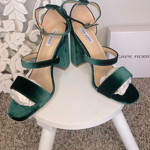 BRAND NEW IN BOX. Emerald green Velvet, nonslip base, leather insole 4 inch! - Picture 3 of 13
